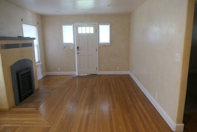 Foto del edificio - 38 Hawthorne Ave