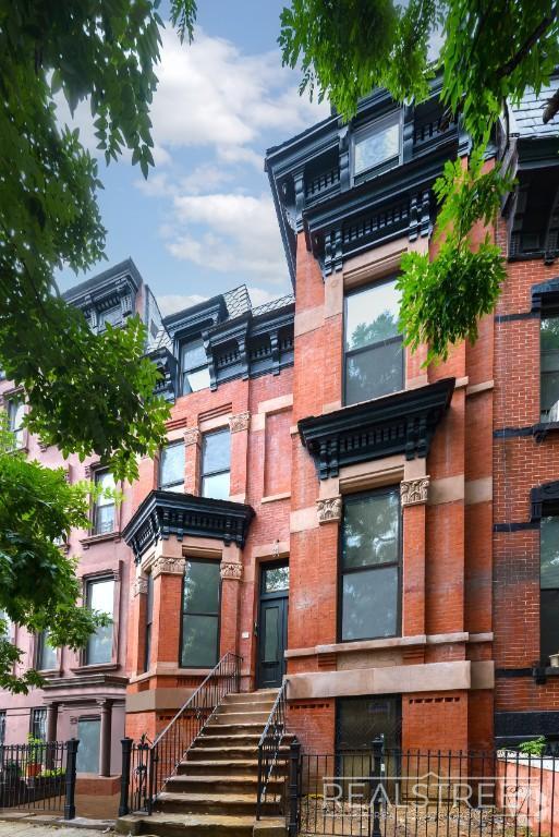 Building Photo - Stunning Brand New 1 Bed in Landmarked Tow...