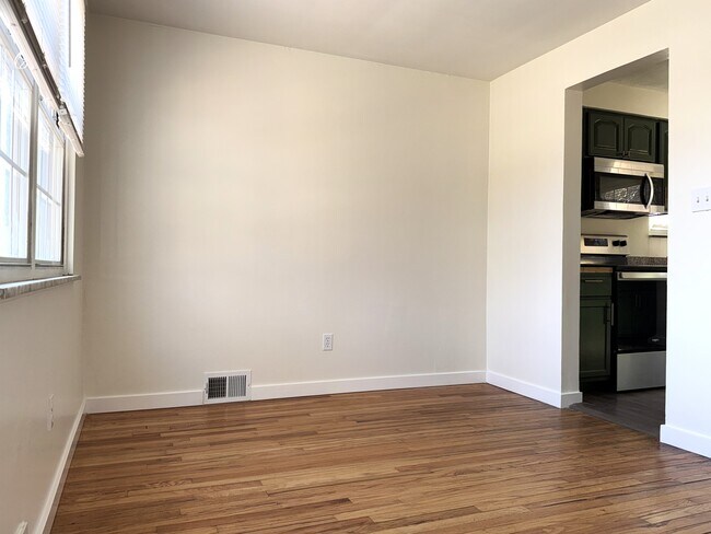 comedor - 156 Forest Hills Plz