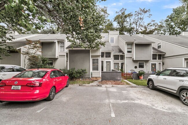 Building Photo - Pond View 3 Bedroom, 2 Bath Home in Ashley...