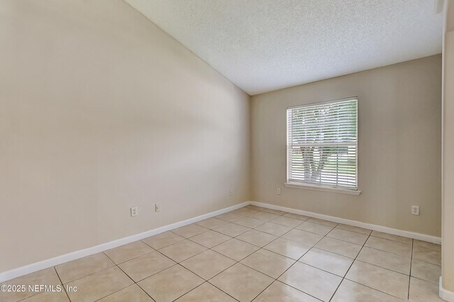 Building Photo - 9703 Cedar Ridge Dr W