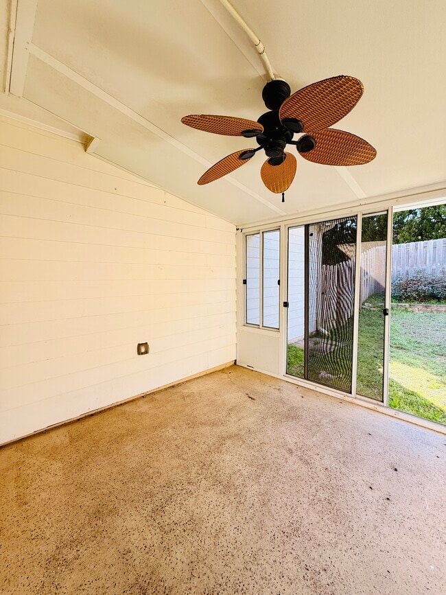 Building Photo - 520 Anglewood Trce