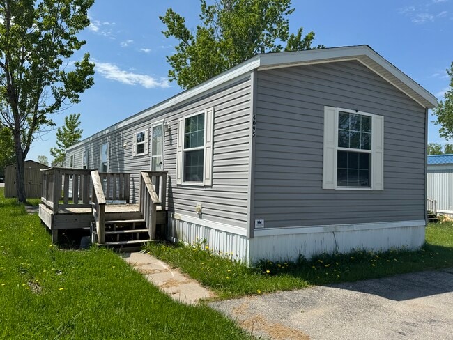 Building Photo - 4095 Geranium Ln