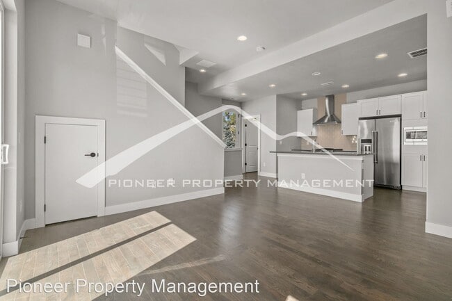 Building Photo - 2 br, 3 bath House - 3893 W 12th Ave