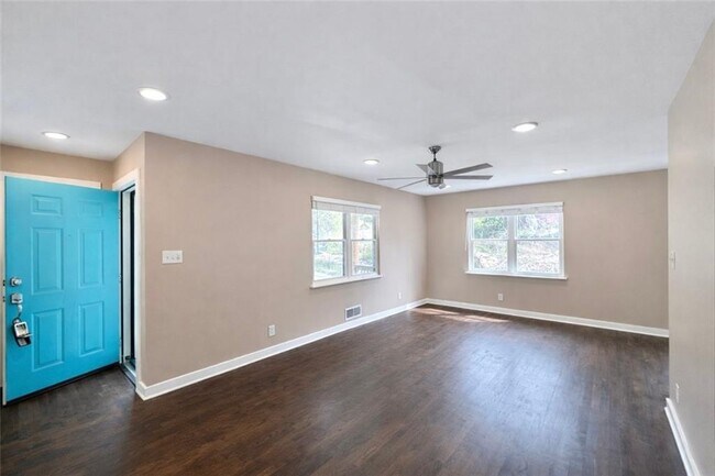 Building Photo - 1291 Lorenzo Dr SW