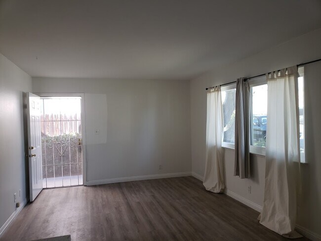 Living room - 119 S Ohio St