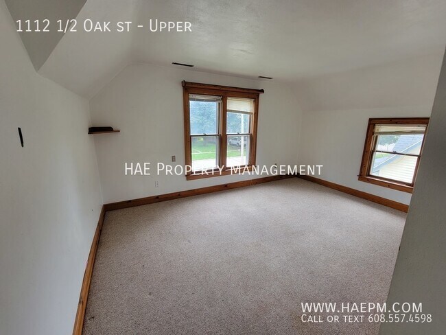 Foto del edificio - 1112 1/2 Oak Upper