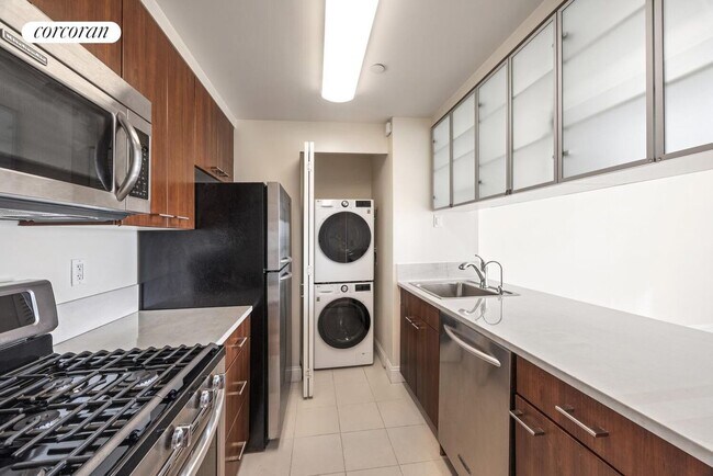 Foto del edificio - 217 E 96th St