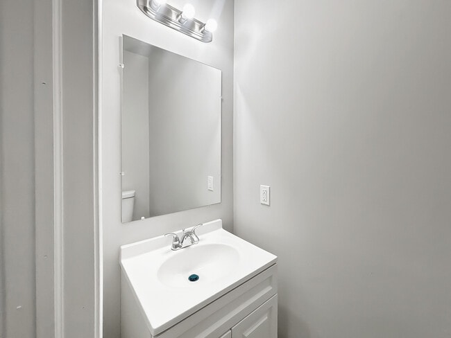 Building Photo - 1572 Carswell St