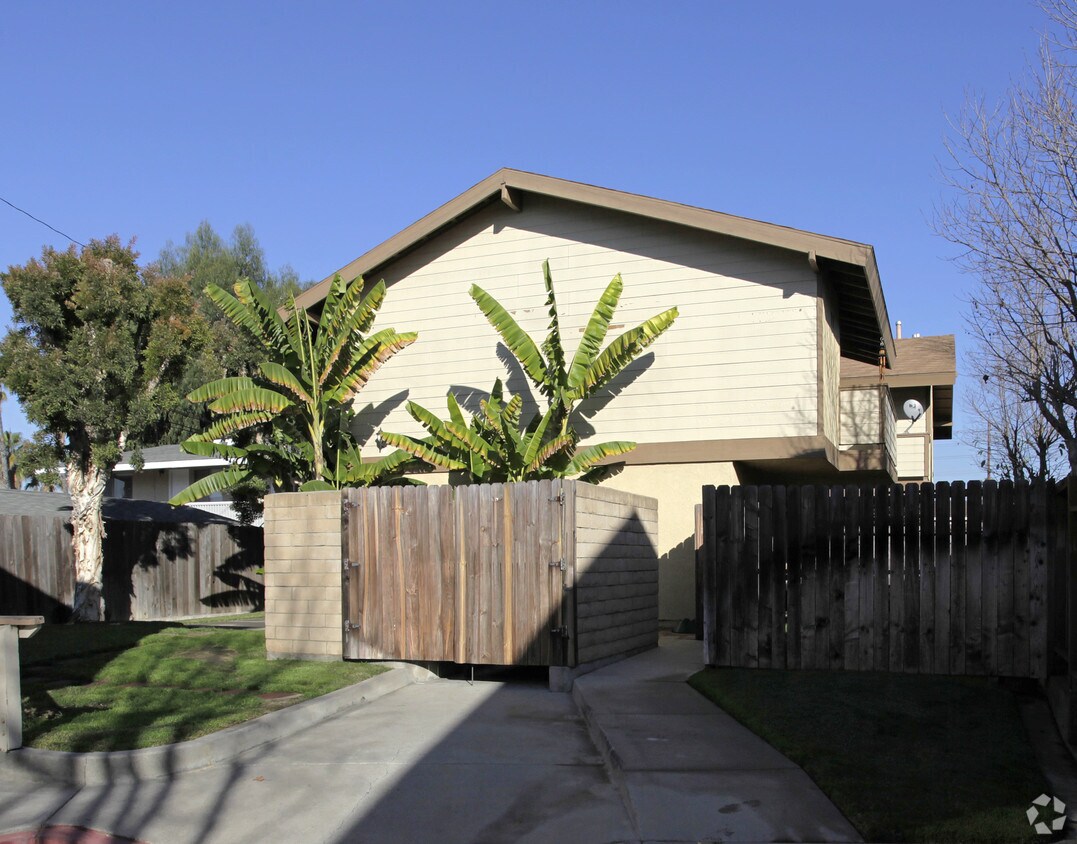 Building Photo - 238 Avocado St
