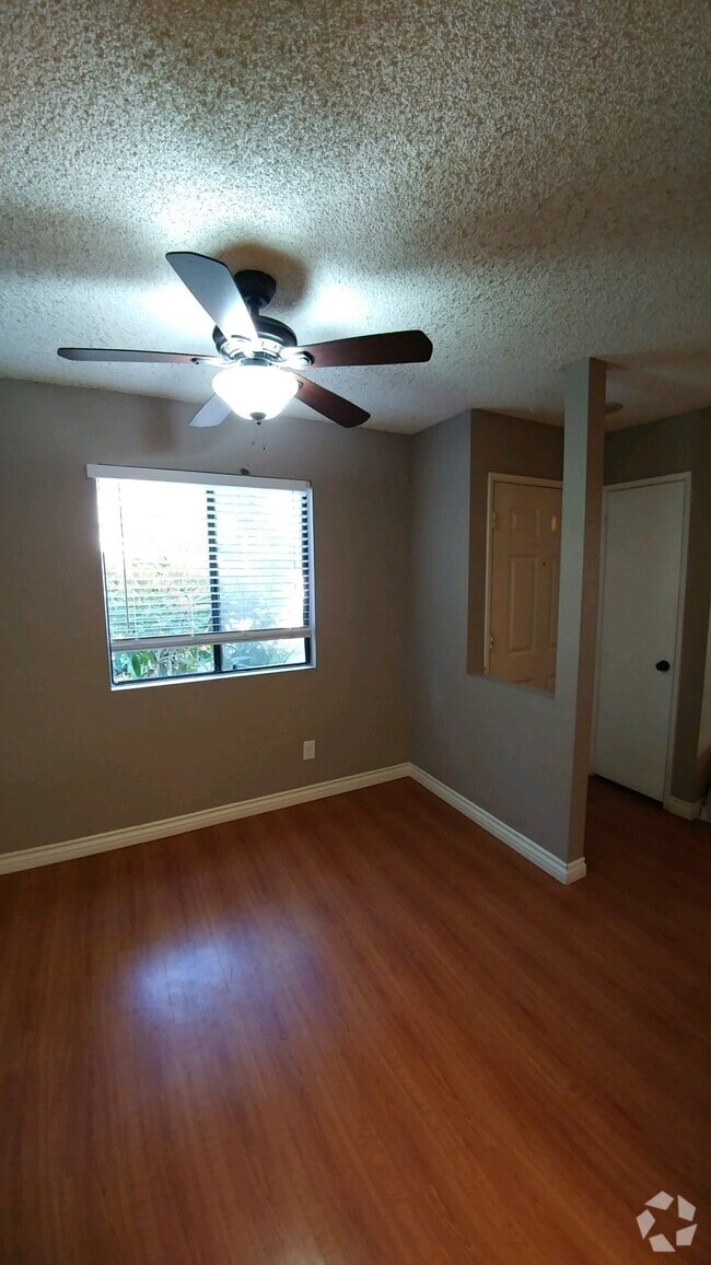 Building Photo - 9459 Fairgrove Ln