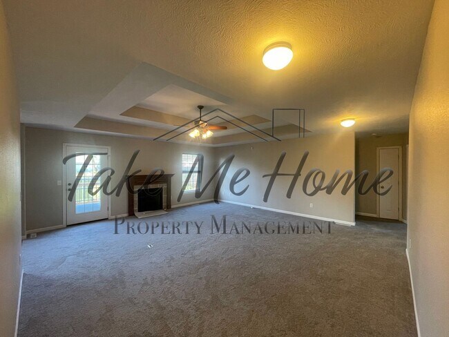 Building Photo - 4 Bedroom in Willard School District!