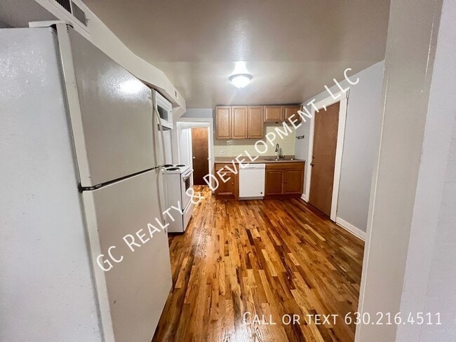 Building Photo - 3327 N Claremont Ave