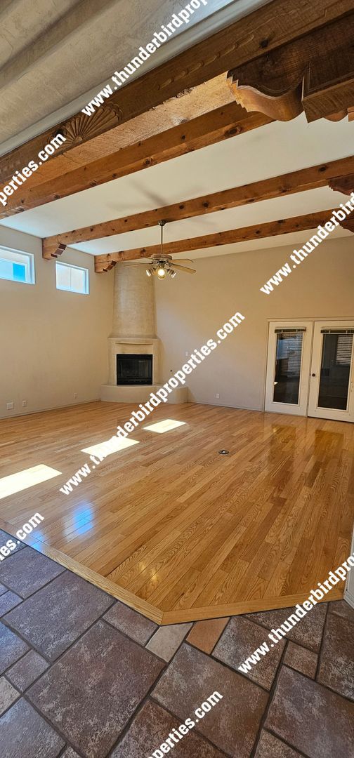Building Photo - Beautiful NE Heights location