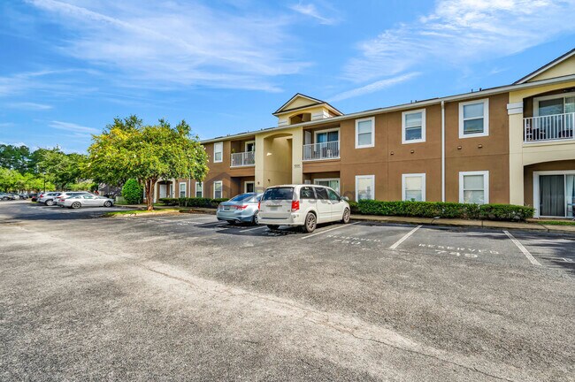 Foto del edificio - 7920 Merrill Rd