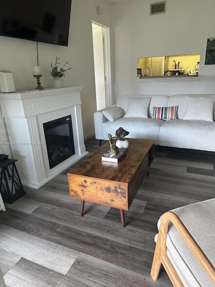 Foto principal - 6447 Chasewood Dr