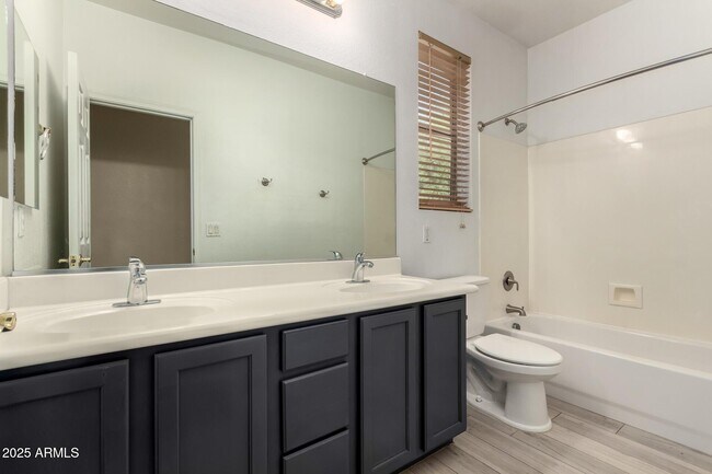 Foto del edificio - 4335 E Sleighbell Ln