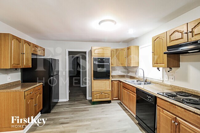 Building Photo - 4618 Forest Pl