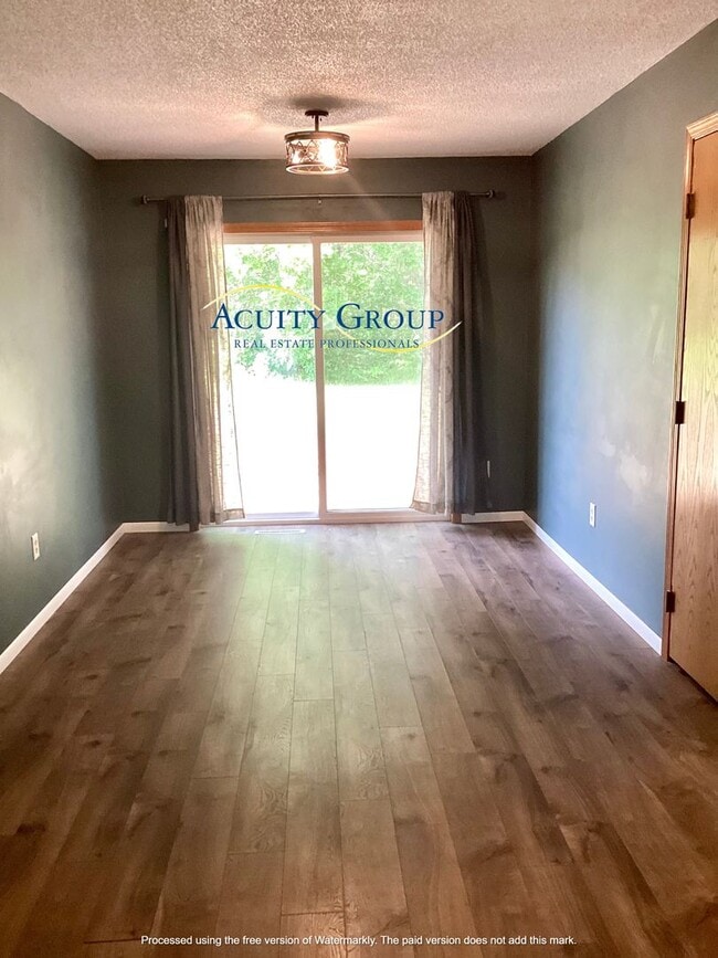 Building Photo - 3BR, 1BA Rambler