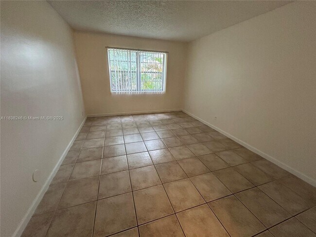 Foto del edificio - 4384 NW 9th Ave