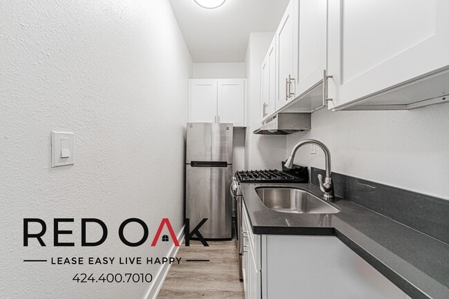 Building Photo - 1616 Normandie Ave