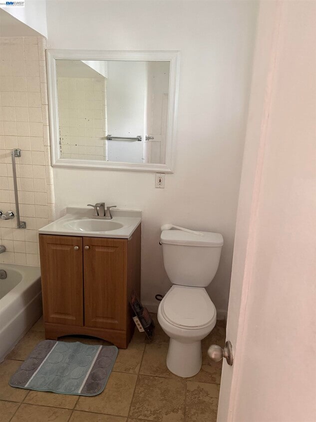 Building Photo - 5740 Kingsley Cir