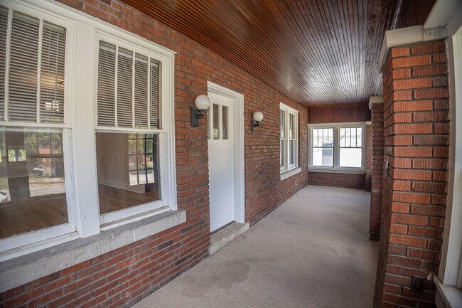Foto del edificio - 1415 W Main St