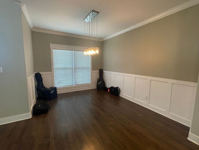 Foto del edificio - 5 Bedroom 3 1/2 Bath Home For Rent!