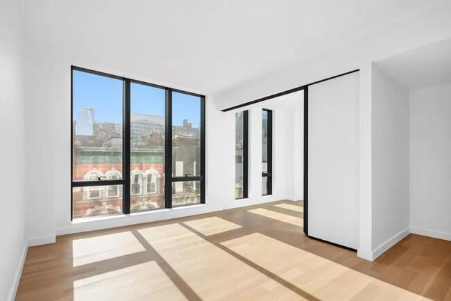 Building Photo - 3 bedroom in NEW YORK NY 10002