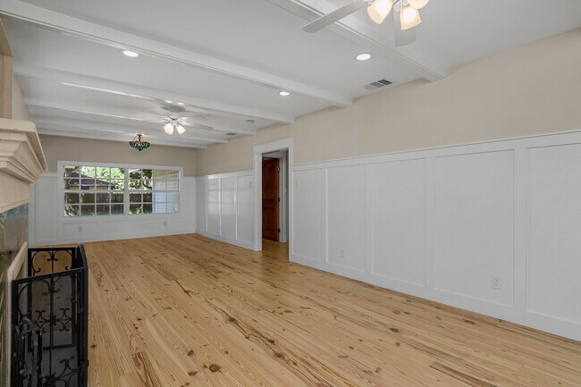 Foto del edificio - 27748 Pullen Ave