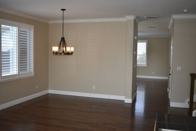 Building Photo - 2550 Hawk Crest Dr