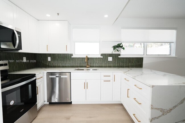 Foto del edificio - 3052 SW 27th Ave