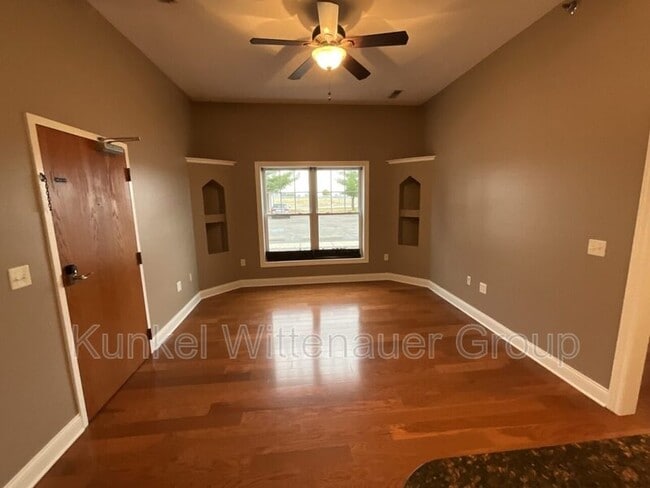 Foto del edificio - 409 W Washington St