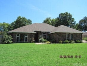Building Photo - 820 Drake Dr