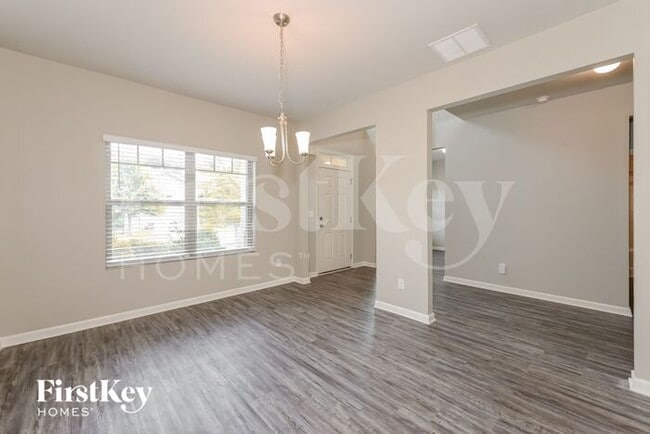 Building Photo - 2106 Massey Ln