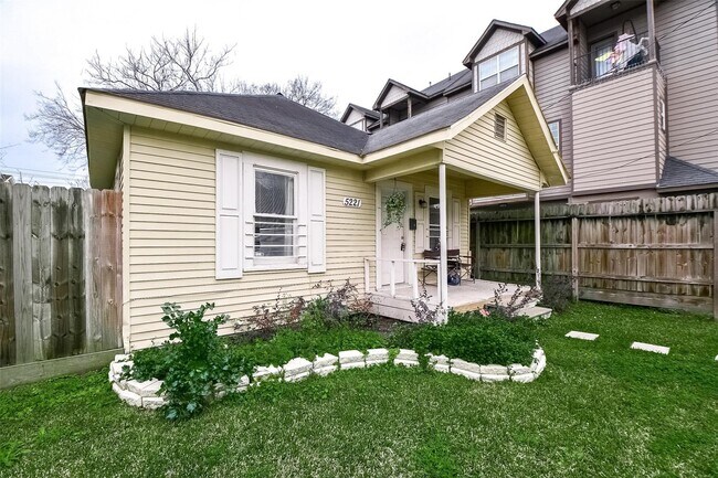 Foto del edificio - 5221 Darling St