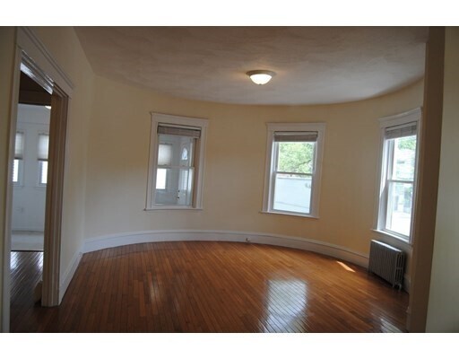 Building Photo - 572 Mt Auburn St