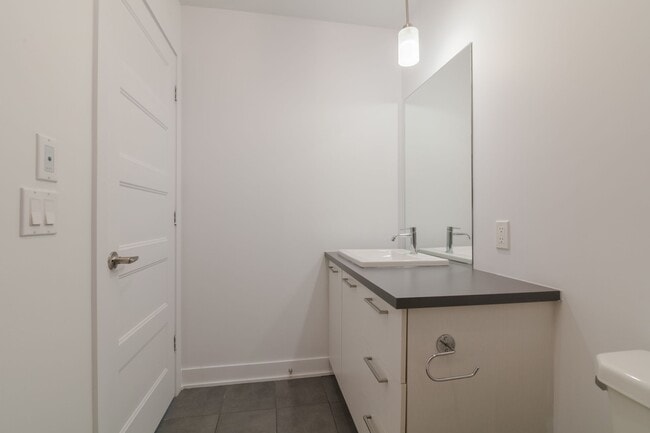 Photo du bâtiment - 1800 Rue Victoria