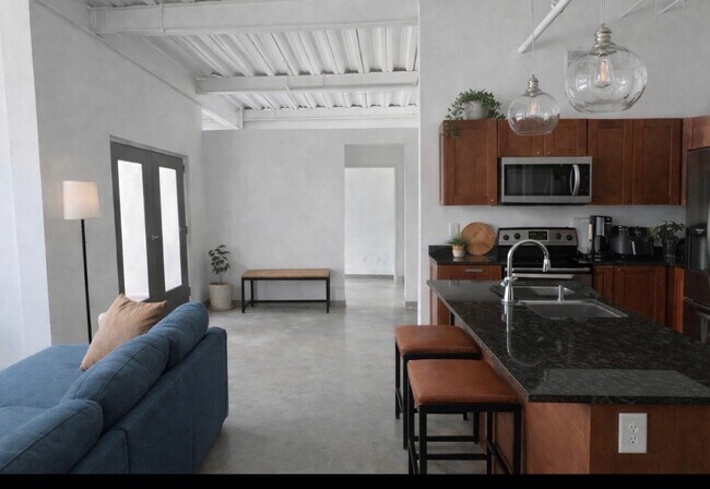 Building Photo - 1075 Baxter St
