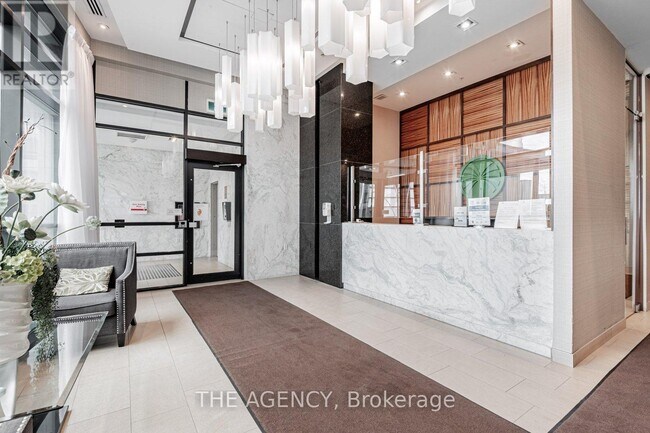 Building Photo - 5740-5740 Yonge St