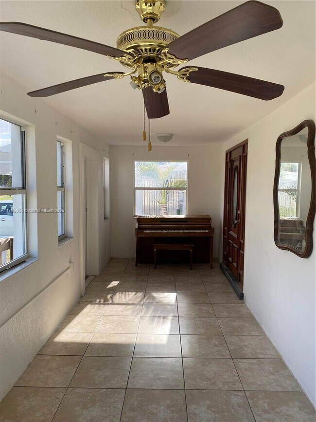 Foto del edificio - 479 NE 129th St