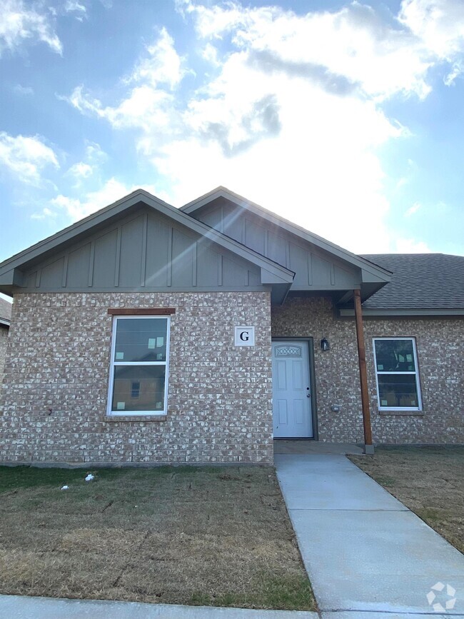 Building Photo - 1531 W Kilpatrick Ave