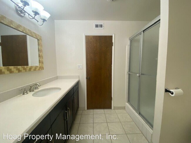 Building Photo - 2 br, 1.5 bath House - 10420 Downey Ave., ...