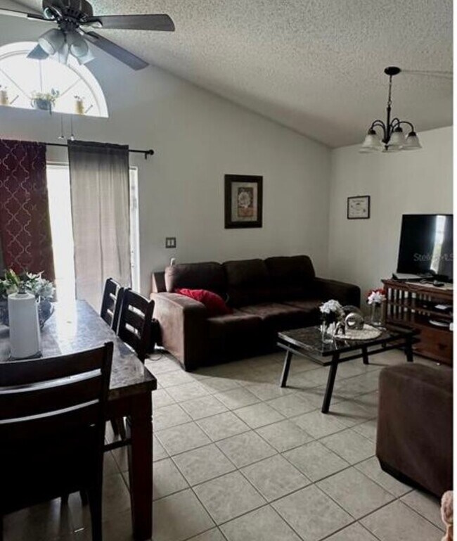 Foto del edificio - 242 Durango Loop St