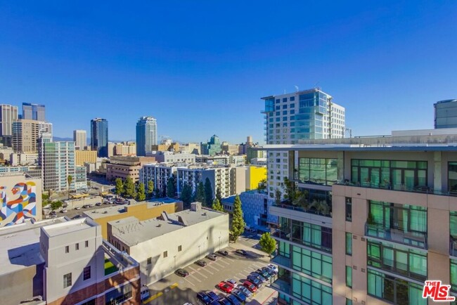 Building Photo - 1100 S Hope St