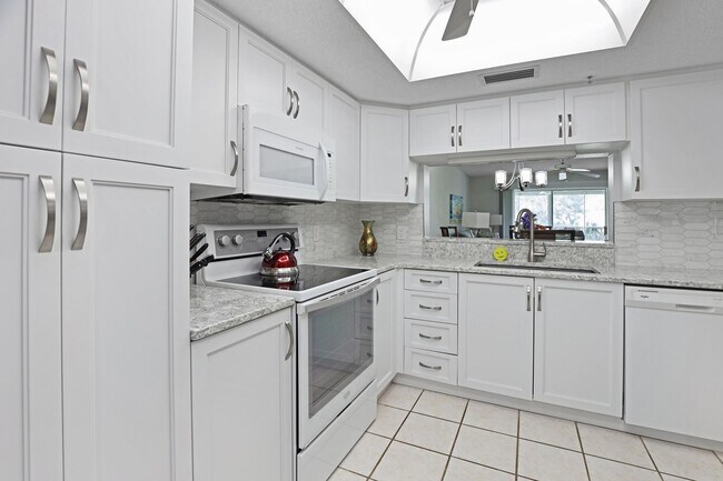 Foto del edificio - 6505 Stone River Rd