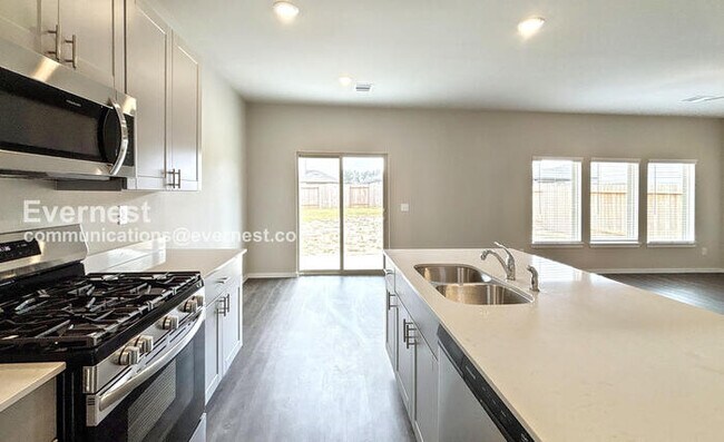 Foto del edificio - 5923 Hollyhock Ln