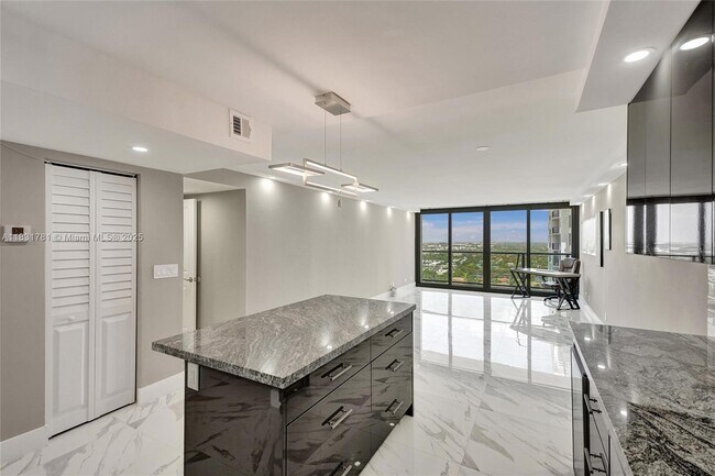 Foto del edificio - 2301 S Ocean Dr