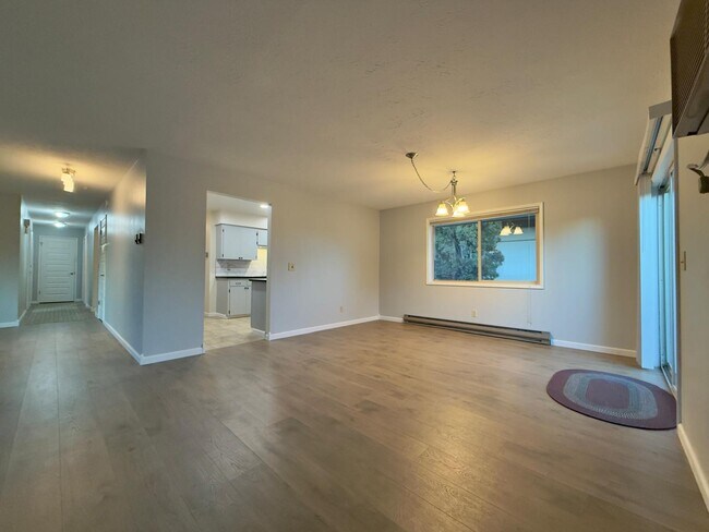 Building Photo - 1307 E 30th Ave