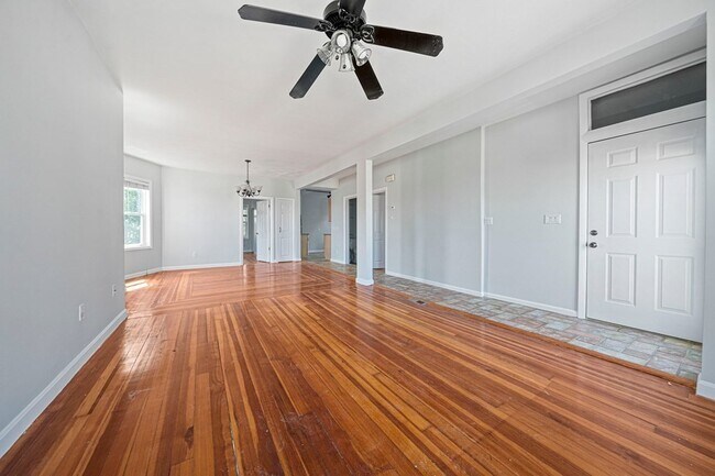 Building Photo - 22 N Munroe Terrace